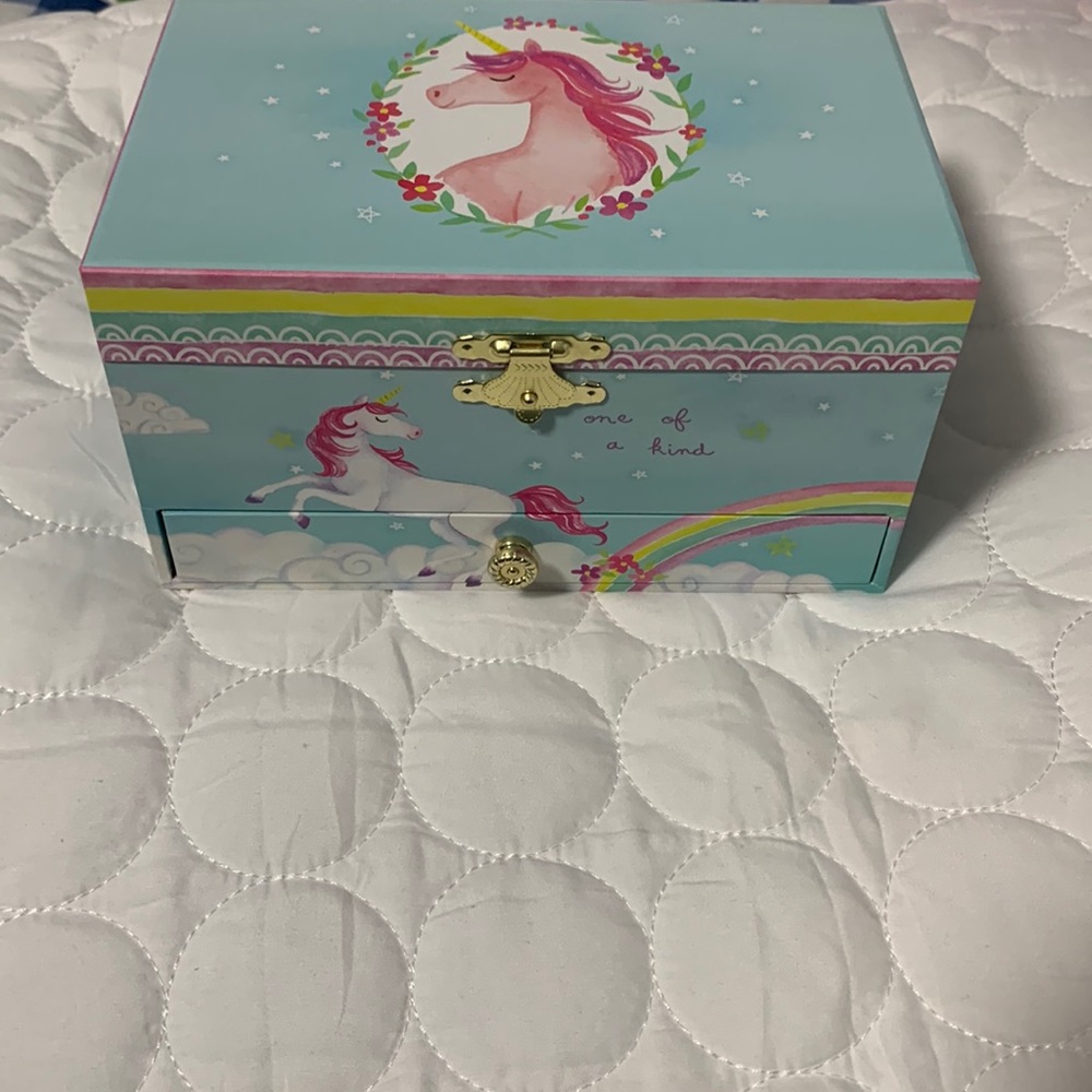 Musical unicorn jewelry box